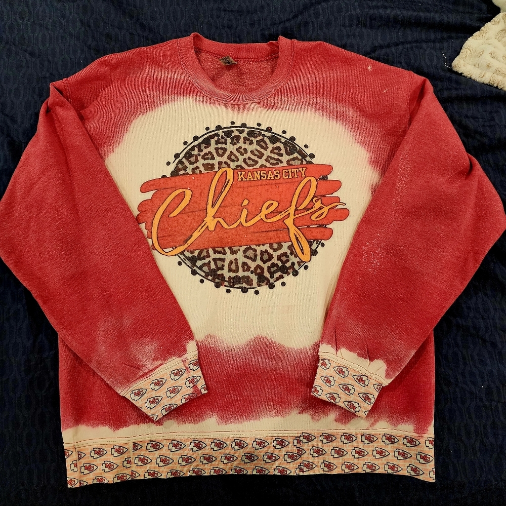Kansas City Chiefs Sweatshirt, size large.